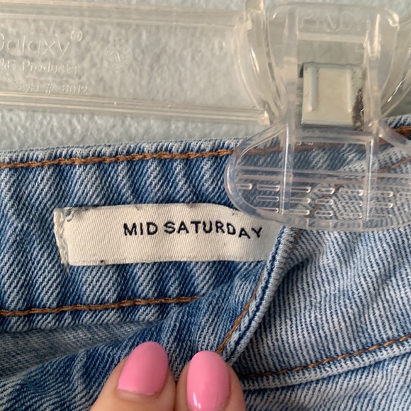 Light wash mixed media bandana pattern Cotton On frayed hem denim shorts! - Picture 6 of 6